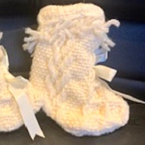 NWOT Newborn Knit Booties Wool Handmade Unisex - Picture 2 of 7